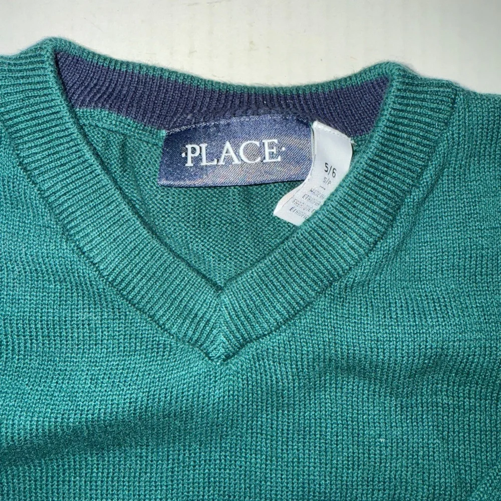 Boys green Sweater size 5/6. - Picture 2 of 5